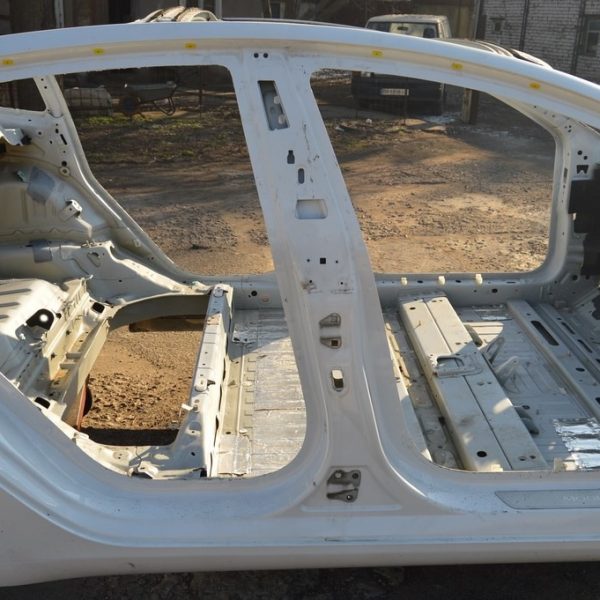 Стойка кузова центральная правая Tesla Model 3 18- на кузове (03) белая 1504888-S0-B