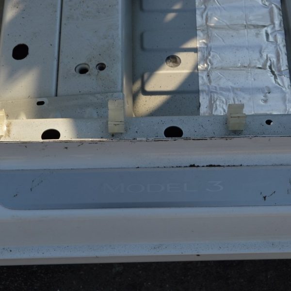 Накладка порога передняя прав внешняя Tesla Model 3 18- хром 1504763-00-C