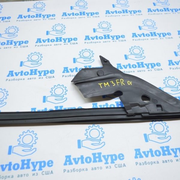 Направляющая стекла двери передней прав Tesla Model 3 18- 1090502-00-H