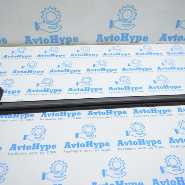 Уплотнитель стекла внутренний двери передней прав Tesla Model 3 18- 1090496-00-E