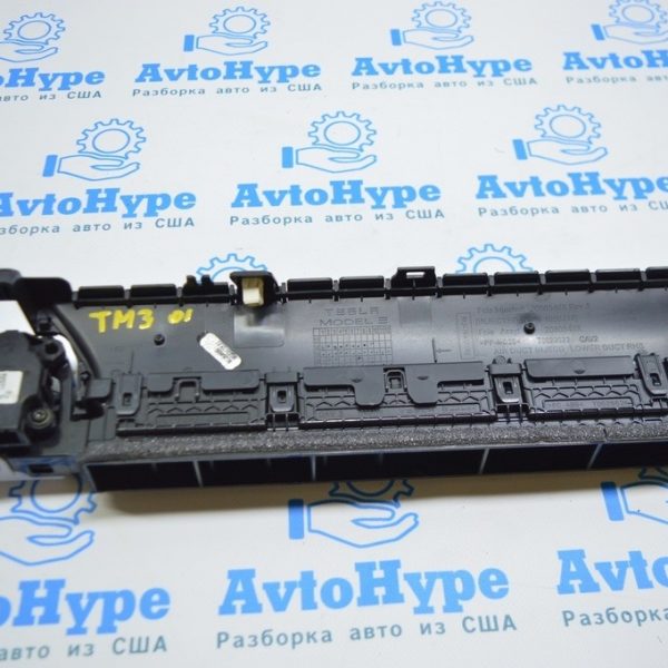 Воздуховод передней панели правый Tesla Model 3 18- с моторчиком 1083325-00-F