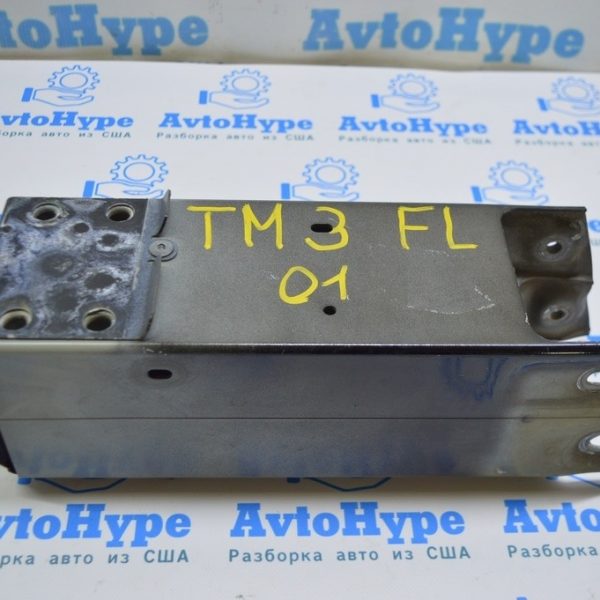 Клык усилителя переднего бампера левый Tesla Model 3 18- (01) небольшой деф 1088148-00-F