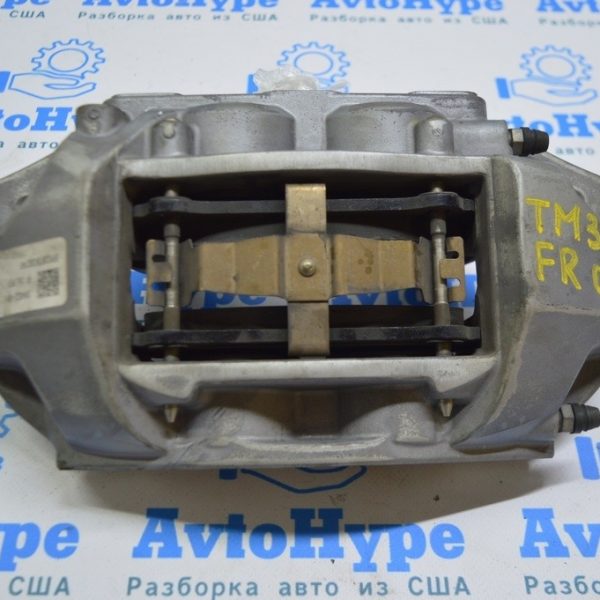 Скоба крепления тормозных колодок перед прав комплект Tesla Model 3 18- 8008248-00-A