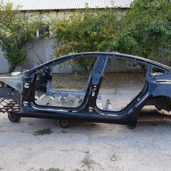 Стойка кузова центральная левая Tesla Model 3 18- на кузове (01) 1504887-S0-B