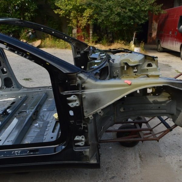 Четверть передняя правая Tesla Model 3 18- на кузове (01) 1073680-S0