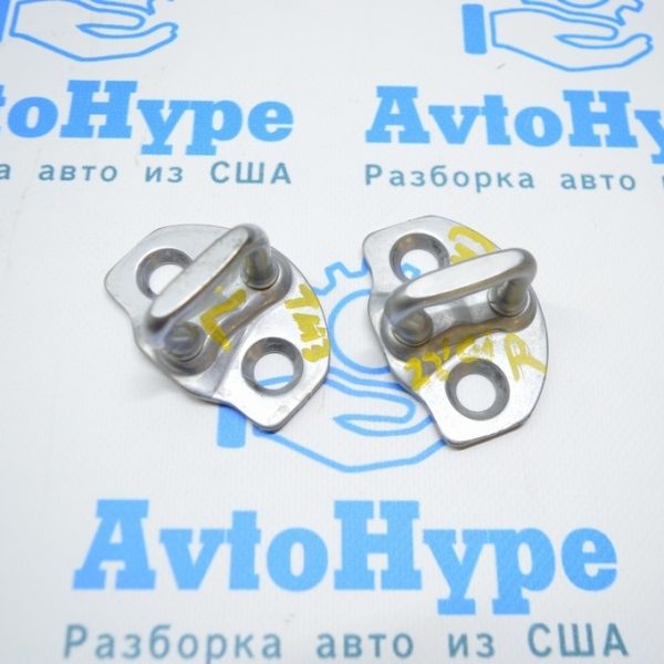 Скоба замка двери передней прав Tesla Model 3 18- 1107262-00-C