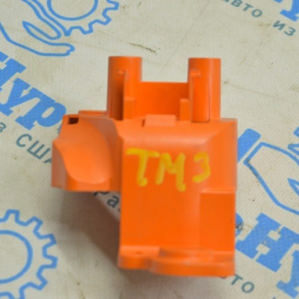 Крышка верхняя панели управления основной батареи Tesla Model 3 18- 1110699-00-E