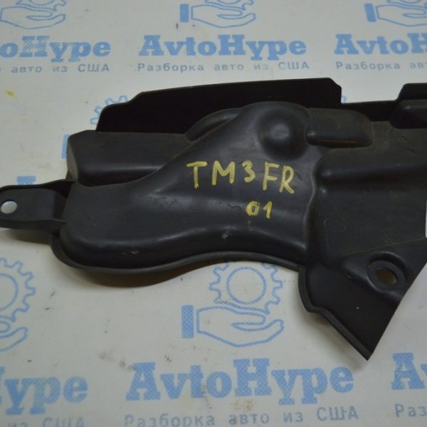 Уплотнитель крыла капот-крыло прав Tesla Model 3 18- 1081695-00-A