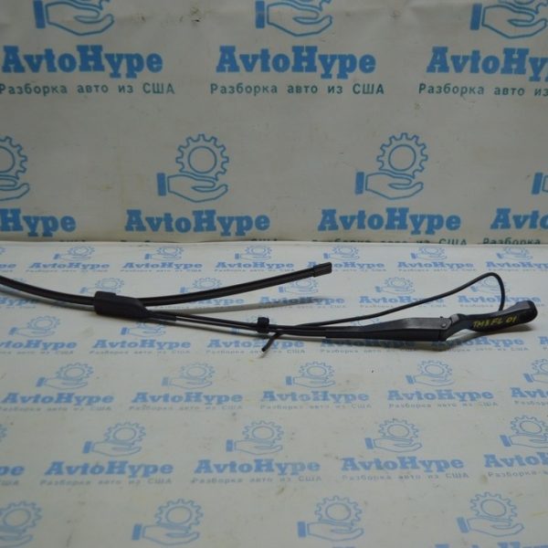 Поводок дворника лев Tesla Model 3 18- с форсункой 1621683-00-A