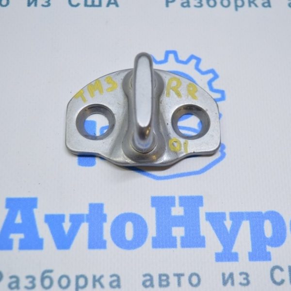 Скоба замка двери задней правой Tesla Model 3 18- 1107262-00-C