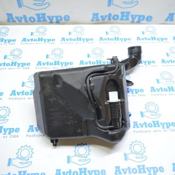 Датчик уровня жидкости бачка омывателя Tesla Model 3 18- 1139548-00-A