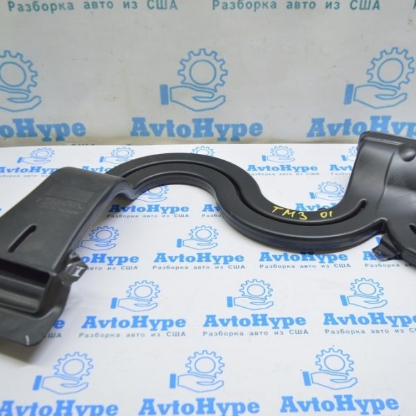 Воздуховод обогрева 2-го ряда сидений левый Tesla Model 3 18- 1092163-00-A