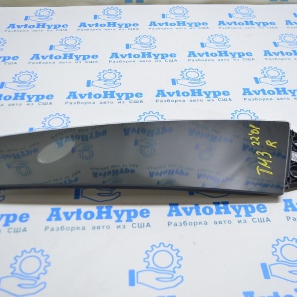 Накладка центральной стойки наружняя правая Tesla Model 3 18- с камерой и блоком 1109255-00-H