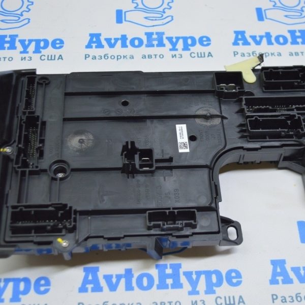 LOW VOLTAGE CONTROLLER LEFT Tesla Model 3 18- (01) 1567455-00-c 1567359-00-b 1567455-00-C