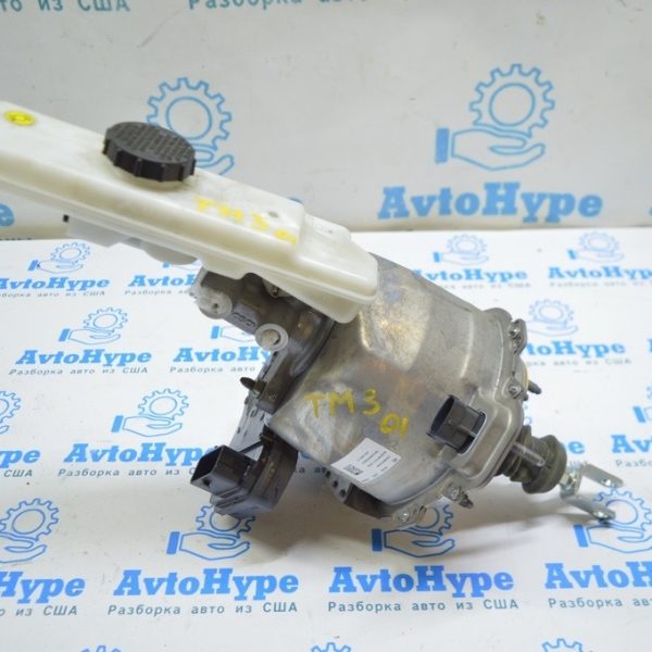 Главный тормозной цилиндр Tesla Model 3 18- с бачком 1044673-00-B