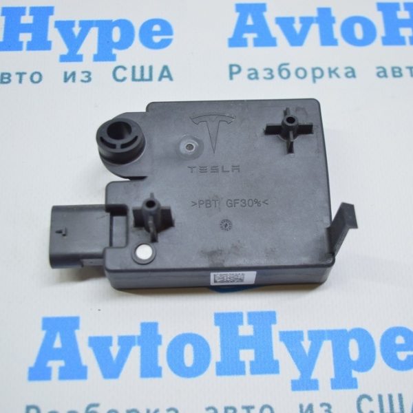REAR BUMPER BODY CONTROL MODULE BCM Tesla Model 3 18- (01) 1097855-00-H