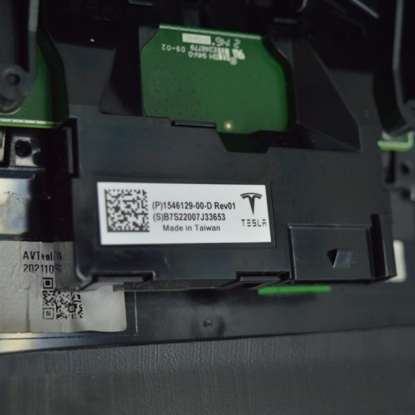 Воздуховод центральной консоли Tesla Model 3 18- с накладкой и type-c 154612900D 154612900D