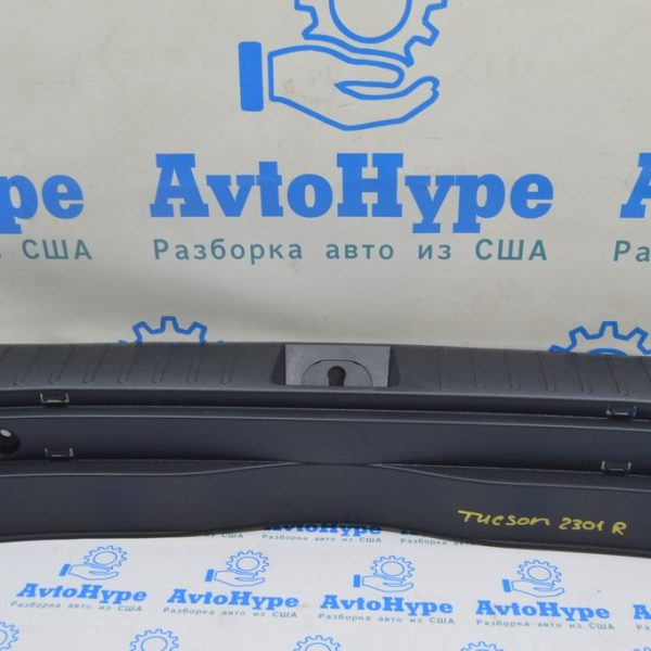 Накладка проема багажника центр Hyundai Tucson 22- черн 85770N7000NNB