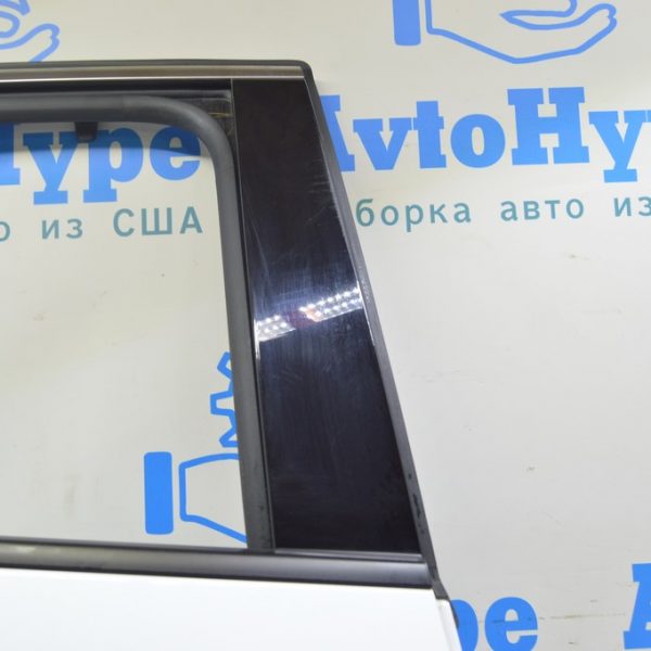 Накладка двери боковая передняя зад прав Hyundai Tucson 22- (01) потёрта 83260N7010