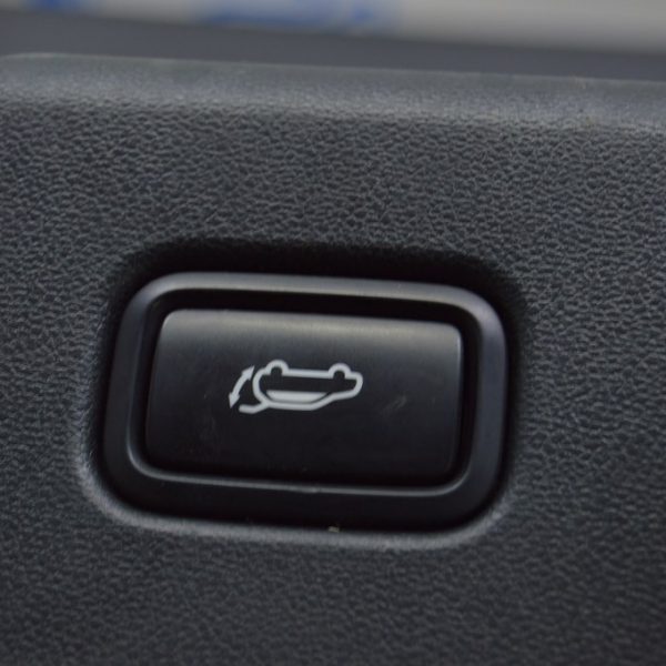 Кнопка открытия двери багажника Hyundai Tucson 22- в обшивке 81880S11004X