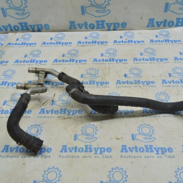 Патрубок охлаждения Range Rover Velar L560 17- 2.0d LR091815