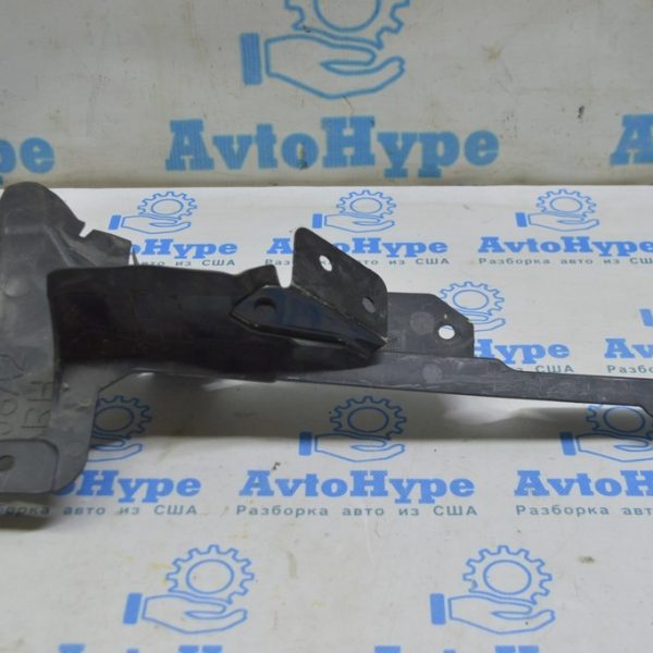 Дефлектор радиатора прав Range Rover Velar L560 17- 2.0d LR092686