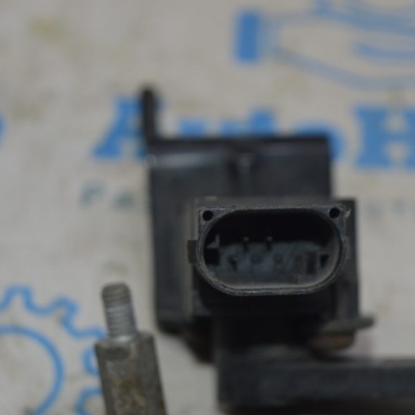 Датчик наклона кузова передний правый Range Rover Velar L560 17- (01) LR090680