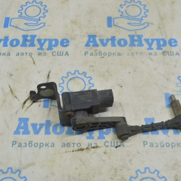 Датчик наклона кузова передний левый Range Rover Velar L560 17- (01) LR090678