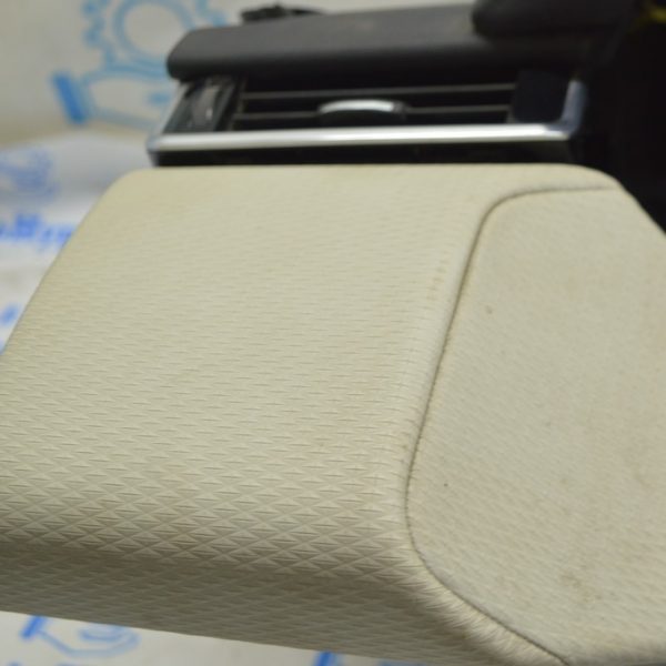 Накладка торпедо левая Range Rover Velar L560 17- серая LR094683