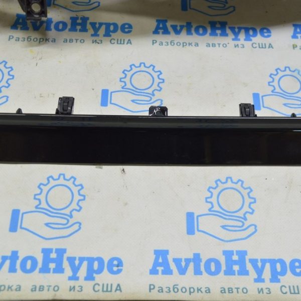 Накладка торпедо верхняя правая Range Rover Velar L560 17- черная J8A2-046A63-AB