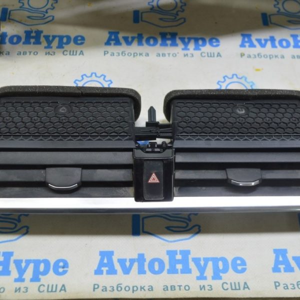 Дефлектор воздуховода передней панели центральный Range Rover Velar L560 17- LR094715