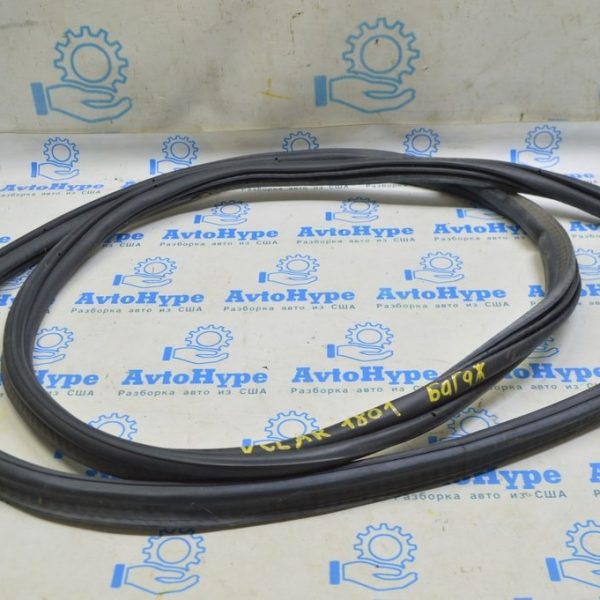 Уплотнитель (резина) двери багажника Range Rover Velar L560 17- LR092606