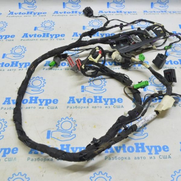 Проводка двери багажника Range Rover Velar L560 17- (01) J8A2-40211-AA