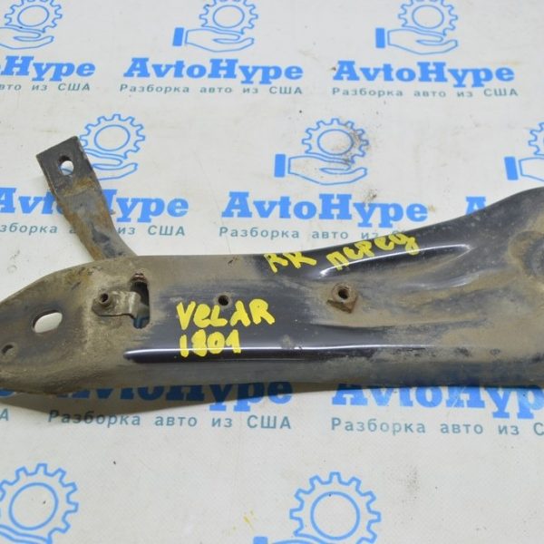 Лопух заднего подрамника перед прав Range Rover Velar L560 17- LR090448