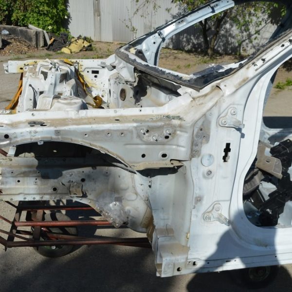 Четверть передняя левая Range Rover Velar L560 17- белая (01) деланная LR091535