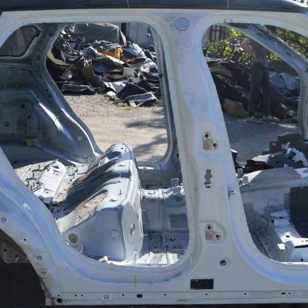 Стойка кузовная центральная правая Range Rover Velar L560 17- LR091297