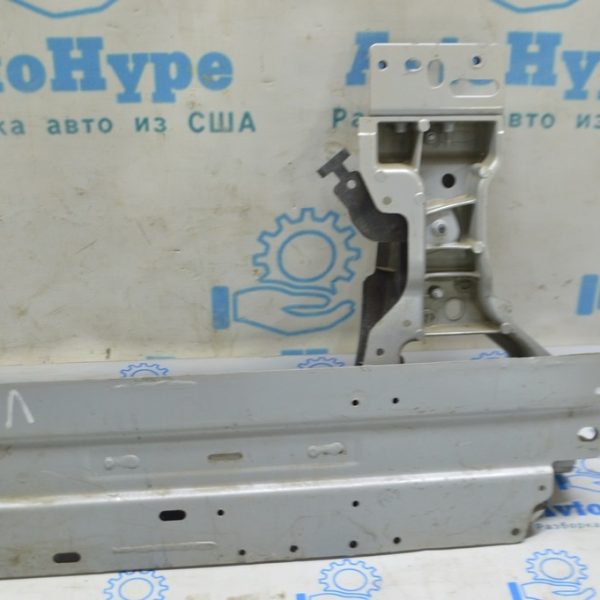 Кронштейн усилителя переднего бампера правый Range Rover Velar L560 17- LR143160