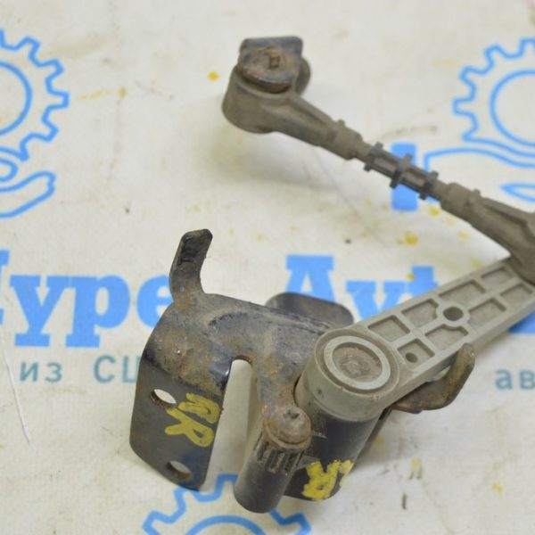 Датчик наклона кузова задний правый Range Rover Velar L560 17- (01) LR090681