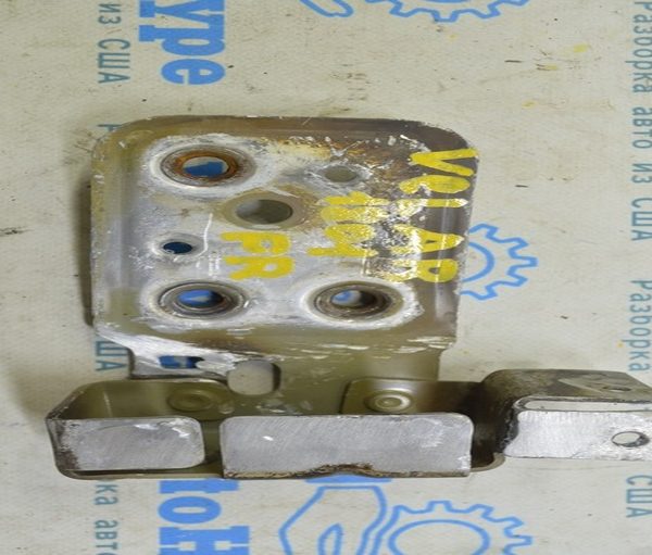 Кронштейн на лонжероне правый Range Rover Velar L560 17- (01) GX73-101B94-AB