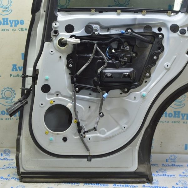 Уплотнитель двери нижний зад прав Range Rover Velar L560 17- LR136826