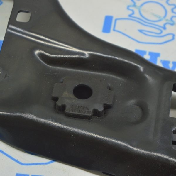 Кронштейн радиатора верхний правый BMW X1 F48 16-22 B46 резина 17117617617