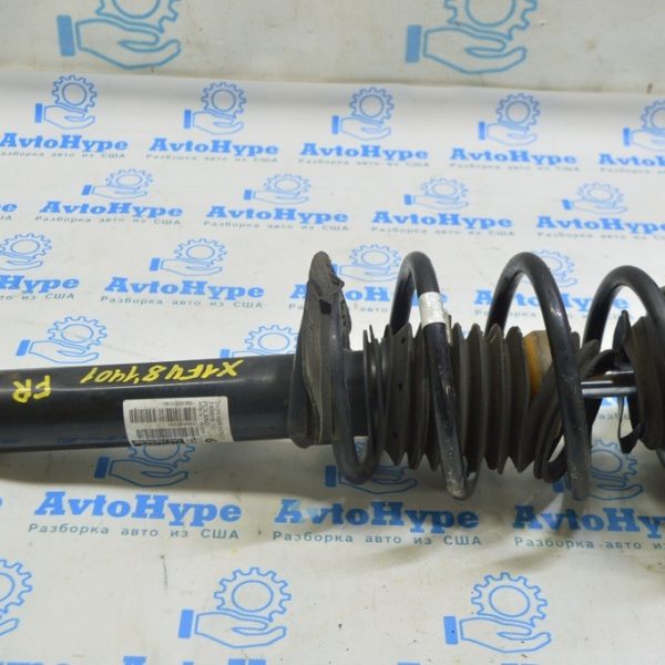 Стойка амортизатора в сборе передняя правая BMW X1 F48 16-18 M Sport (01) порван пыльник 31316861672