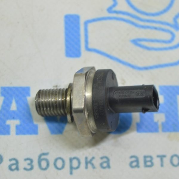 Датчик давления топлива BMW X1 F48 16-19 B46 на топливной рейке 13538643665