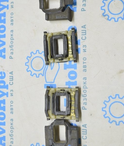 Кронштейн радиатора нижний правый BMW X1 F48 16-22 B46 17118630445