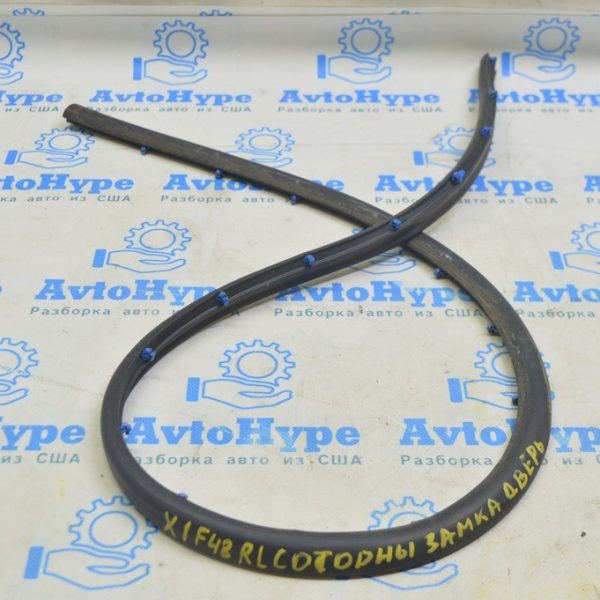 Уплотнитель двери нижний задний левый BMW X1 F48 16-22 51767349646