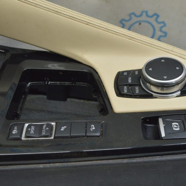 Блок кнопок центральной консоли BMW X1 F48 16-22 под автопарковку, помощь при спуске 61319374834