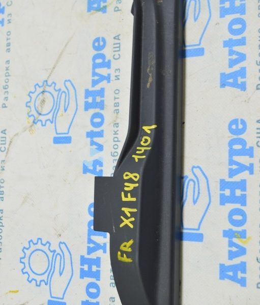 Накладка салазки пассажирского сиденья правая BMW X1 F48 16-19 черная 52 10 7 351 930