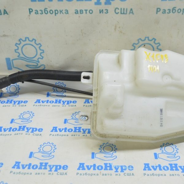 Бачок омывателя BMW X1 F48 16-22 с горловиной и крышкой без омывателей фар 61667403904