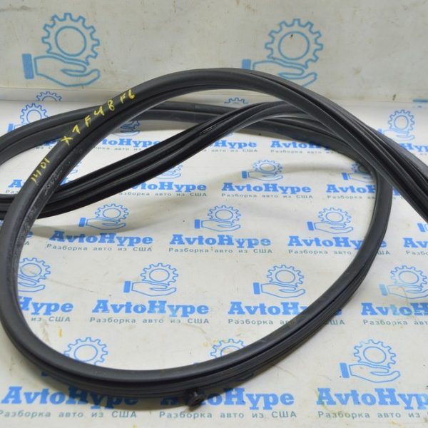 Уплотнитель дверного проема передний левый BMW X1 F48 16-22 51727440033