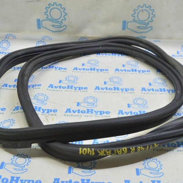 Уплотнитель резина двери багажника BMW X1 F48 16-22 51767474449